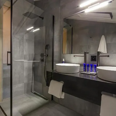 Hotel Shed