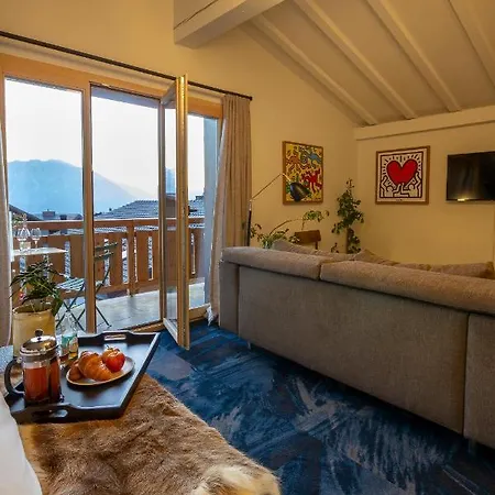 Hotel Shed