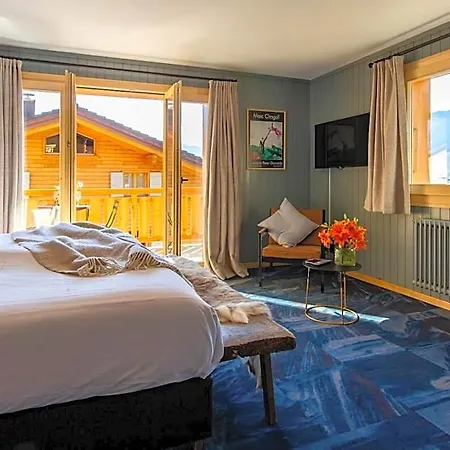 Hotel Shed