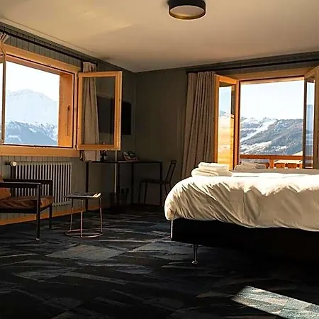 Hotel Shed