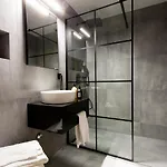 Hotel Shed