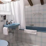 Hotel Shed